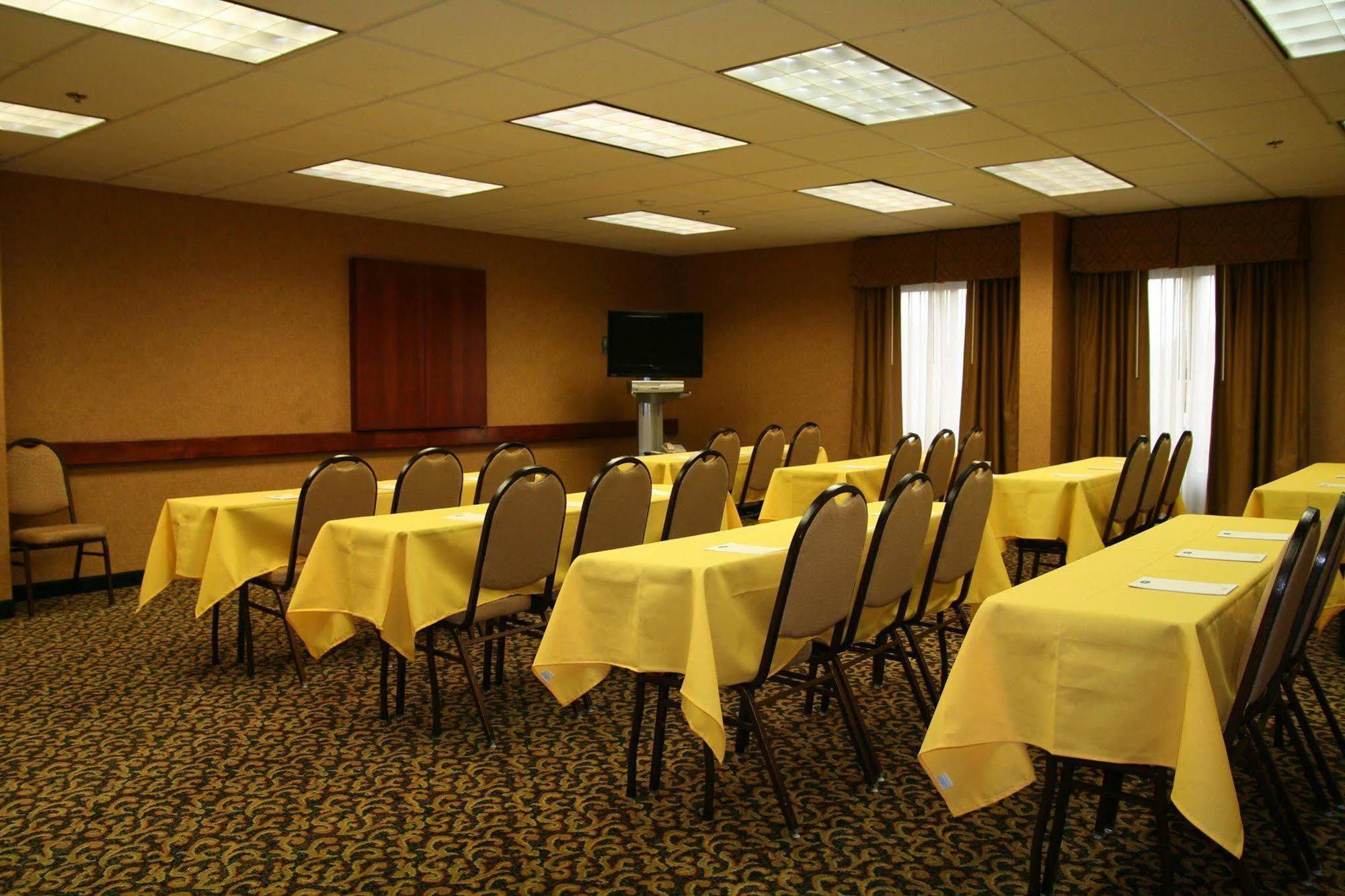 Hampton Inn Corinth Удобства фото